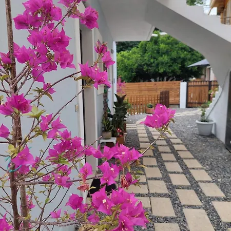 Peaceful House By The Creek 2 Апартаменты Бенитсес