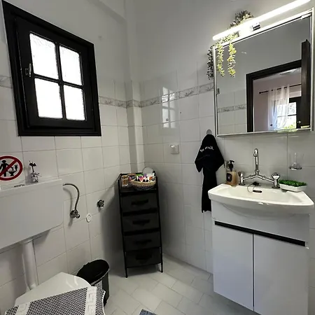 Апартаменты Peaceful House By The Creek 2 *