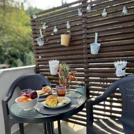 Peaceful House By The Creek 2 Апартаменты *